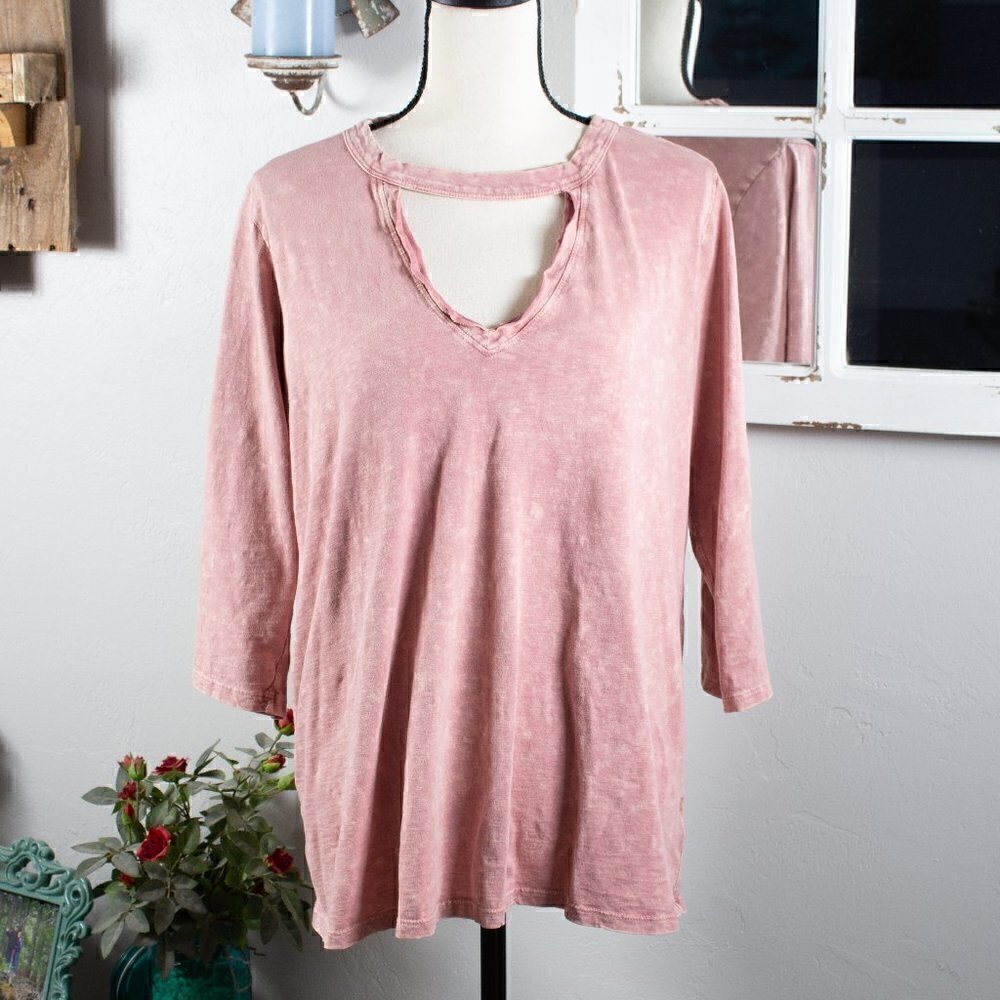 Torrid Distressed V-Neck Cutout Tee 1X Blush Pink Edgy Casual Grunge Plus Size
